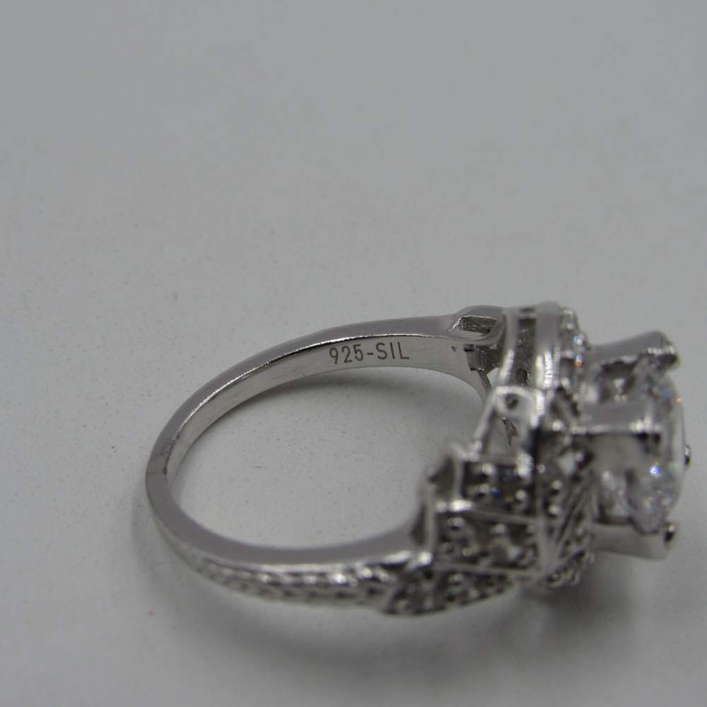 Vintage Size 5.75 Sterling Bright Clear CZ Ring - Picture 5 of 8